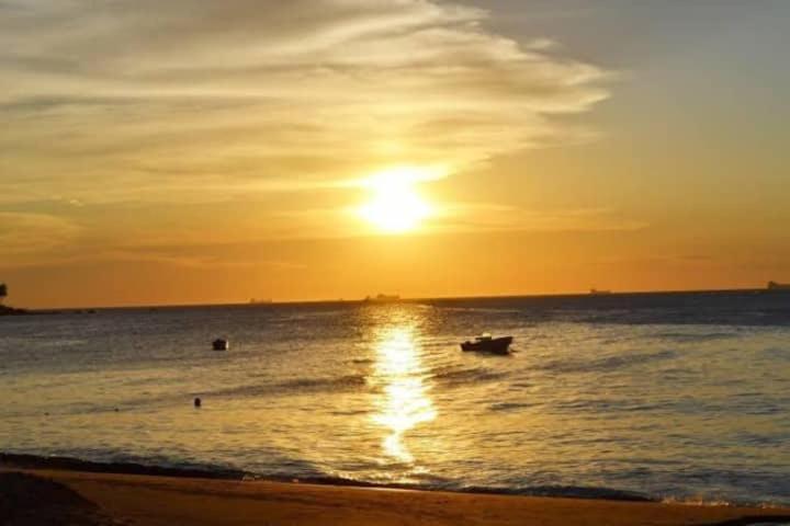 Suite Pe Na Areia- Espaco Independente Na Praia Do Curral Com Localizacao Privilegiada - Simplicidade E Comodidade Com O Por Do Sol Mais Lindo De Ilhabela - Melhor Custo Beneficio Para Ate 4 Pessoas , Na Av Jose Pacheco Do Nascimento Nº 7682 Exteriér fotografie